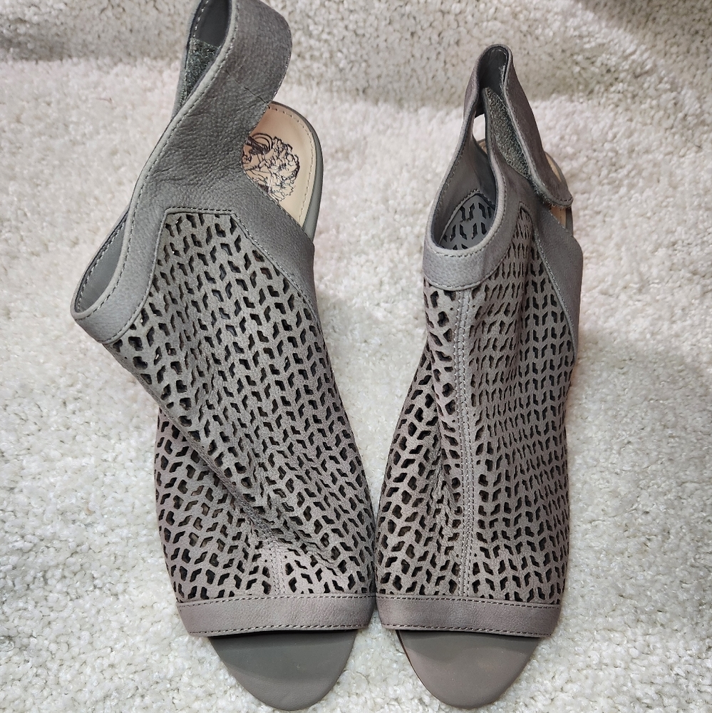Vince Camuto open toe sling back booties Size 7 1/2